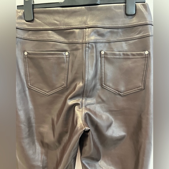 NWT Size Med Laundry by Shelli Segal 
Women's Faux Leather Pull-On Pants - Picture 4 of 7